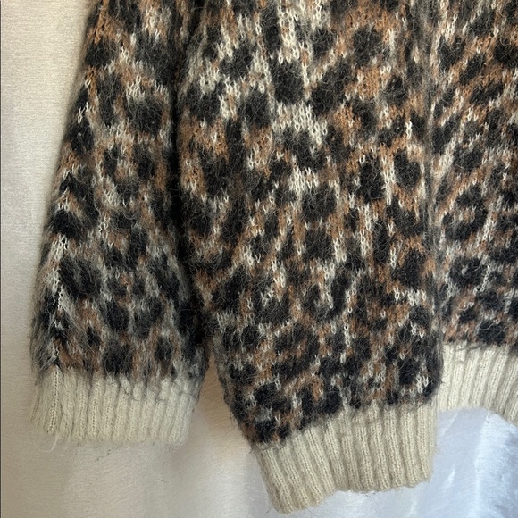 Wild Fable Leopard Print Crew Neck Sweater - Picture 4 of 8